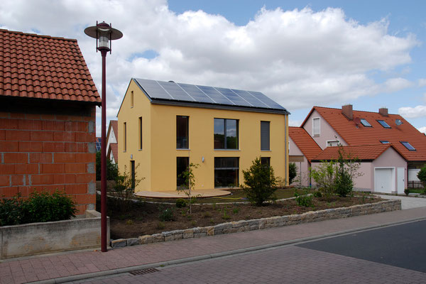 Passivhaus Kürnach- Südwest-Straßenansicht 