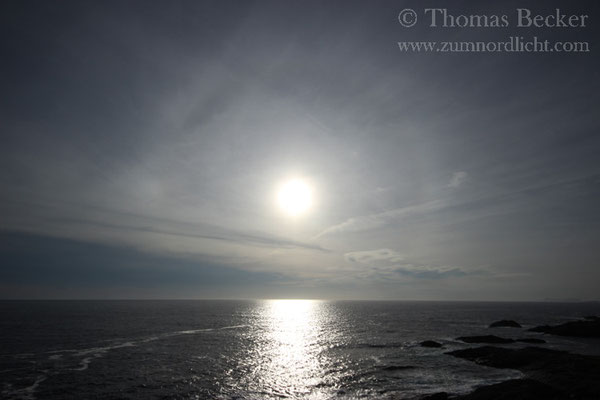 Sonne ümit 22° Halo über dem Vestfjord.