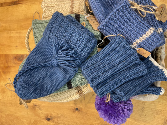 Handgestricktes: Mützen, Schals, Kragenschals, Pulswärmer, Stirnband, Waschlappen - www.nicolettas-welt.ch