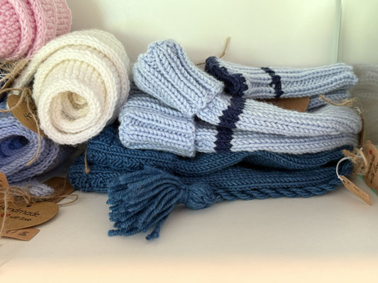 Handgestricktes: Mützen, Schals, Kragenschals, Pulswärmer, Stirnband, Waschlappen - www.nicolettas-welt.ch