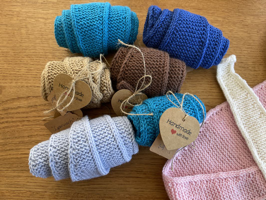 Handgestricktes: Mützen, Schals, Kragenschals, Pulswärmer, Stirnband, Waschlappen - www.nicolettas-welt.ch