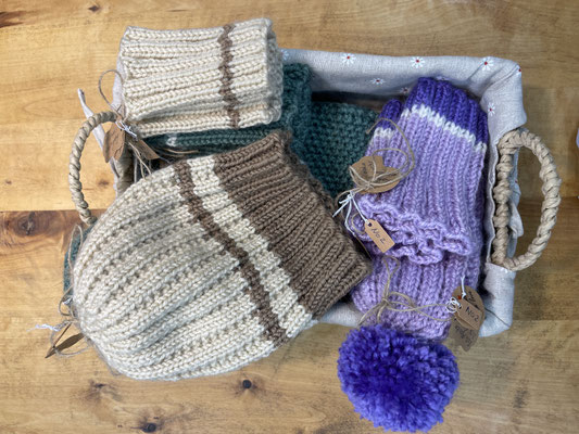 Handgestricktes: Mützen, Schals, Kragenschals, Pulswärmer, Stirnband, Waschlappen - www.nicolettas-welt.ch