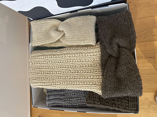 Handgestricktes: Mützen, Schals, Kragenschals, Pulswärmer, Stirnband, Waschlappen - www.nicolettas-welt.ch
