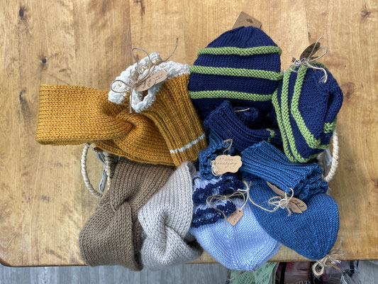 Handgestricktes: Mützen, Schals, Kragenschals, Pulswärmer, Stirnband, Waschlappen - www.nicolettas-welt.ch