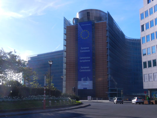 Die europäische Komission ist ein echt riesiges Gebäude.