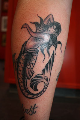Meerjungfrau tätowiert von Burns Seiken bei TNT in Marl   Tattoo done by Burns Seiken