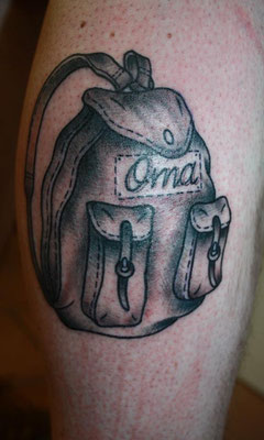 Rucksack tätowiert von Burns Seiken bei TNT in Marl   Tattoo done by Burns Seiken