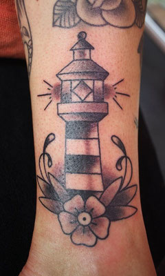 Leuchtturm tätowiert von Burns Seiken bei TNT in Marl   Tattoo done by Burns Seiken