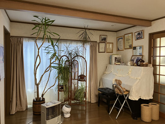 改修後にキッチンを置いた場所　南向きだが年中カーテンを閉めていた