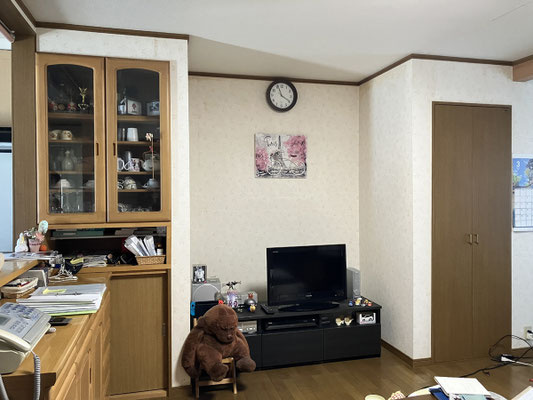 改修前の居間　この壁を抜いて東の眺望をつくった
