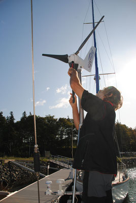 selbst die Flügel vom Windgenerator werden entfernt