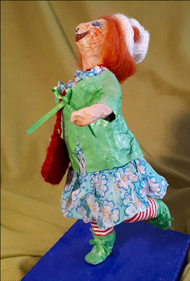 Ingrid: "Gertrud hat was vor!", Pappmaché. Inspiriert von der Ausstellung von Dorothea Siegert-Binder.
