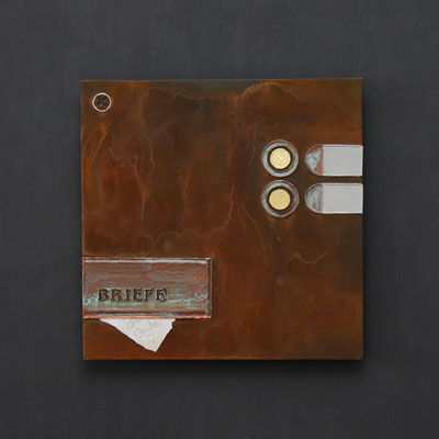 Karl-Heinz: "Bin im Garten", 2009,   50x50 cm, Technik Patina, Gold, Draht und Strukturpaste auf Holzplatte