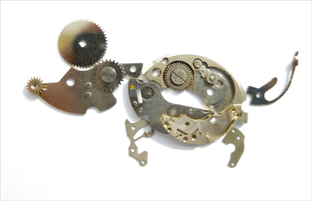 Ilse: "Uhrmaus", zusammengesetzt aus Innenteilen einer Armbanduhr, 2013