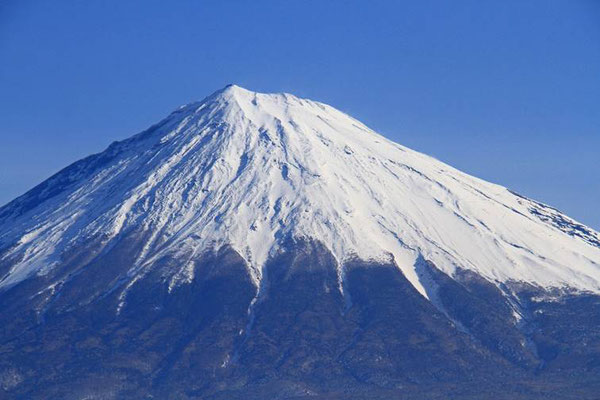 2月12日　8：39　10日夜、全国的に雪が降った後の定点富士山
