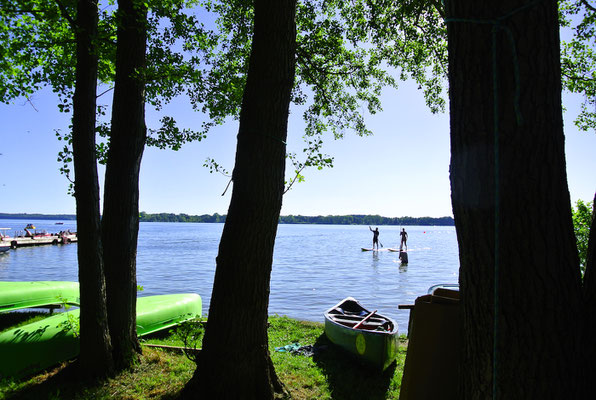 Unser Bootsverleih am kleinen Steg: Kanus, SUP-Boards, Motorboote, Katamaran-Floß u.a.