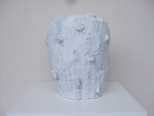 o.T., 2016 _ Gips, Fassadenfarbe, 26,5 x 20 x 17 cm
