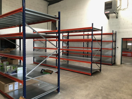 Rayonnage mi-lourd avec platelage métallique