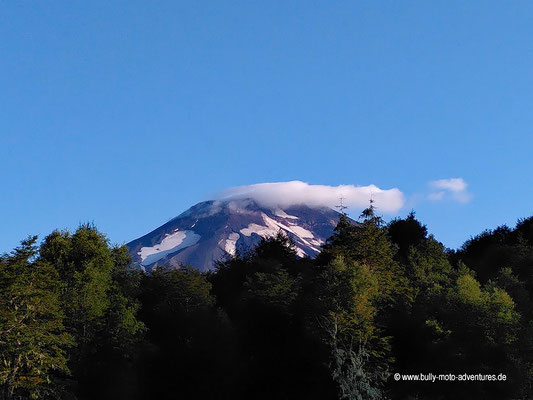 Chile - Malalcahuello - Aussicht vom Campingplatz "Dos Volcanos" am Morgen