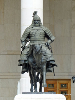 Mongolei - Ulaanbaatar - Sükhbaatar Platz - Statue