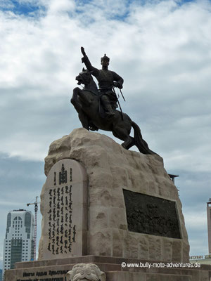 Mongolei - Ulaanbaatar - Sükhbaatar Platz - Sükhbaatar Statue