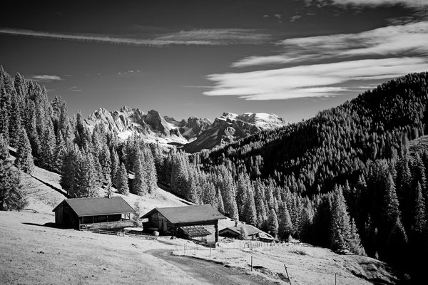 Hütten vor den Geislerspitzen