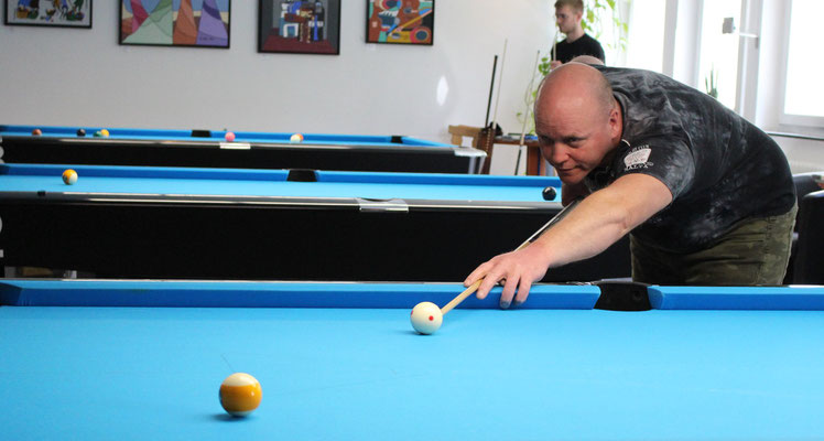 9-Ball - Es geht um die gelb-gestreifte Kugel. Marco Schachner kann's.