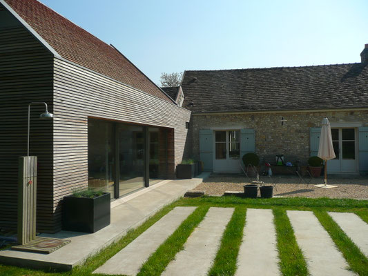 Extension ossature bois KLH, pavage en dalles de béton brut