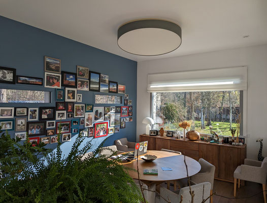 Maison avec patio et parement pierres, salle à manger