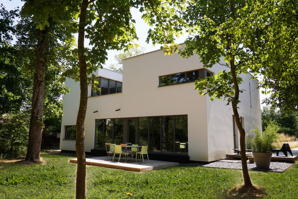 Maison bioclimatique avec ITE, façade nord et sa loggia