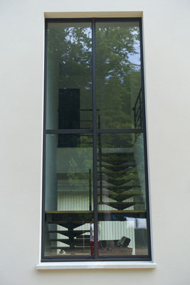 Maison bioclimatique, verrière escalier acier