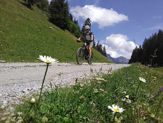 Mit dem E-Mountainbike unterwegs im Berner Oberland