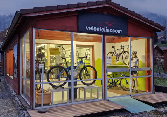 E-Bike Ausstellung mit E-Bikes FLYER und E-Mountainbikes TREK und FLYER