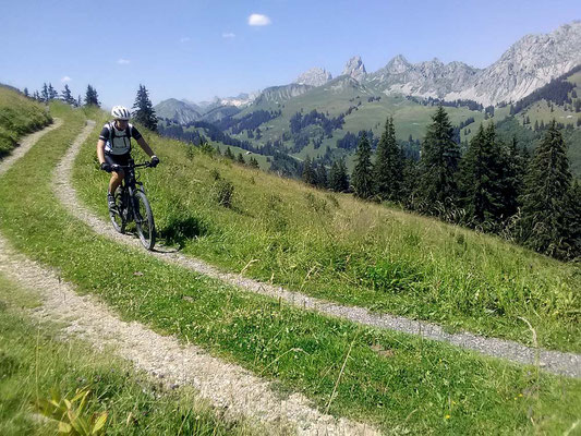 Mit dem E-Mountainbike unterwegs im Berner Oberland