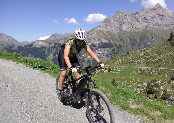 Mit dem E-Mountainbike unterwegs im Berner Oberland