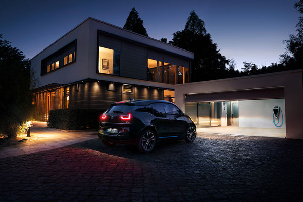 Client - BMW // Photographer - Manu Agah // Post Production - Sublime Postproduction // CGI - Philipp Bauss