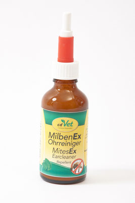 Flasche mit Mittel gegen Milben bei Alpakas