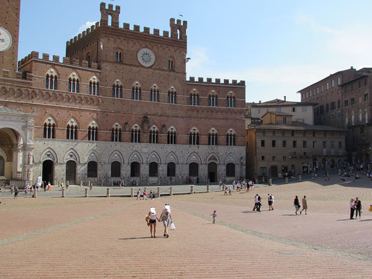 Piazza del Campo, ein eindrucksvoller Hauptplatz in Siena