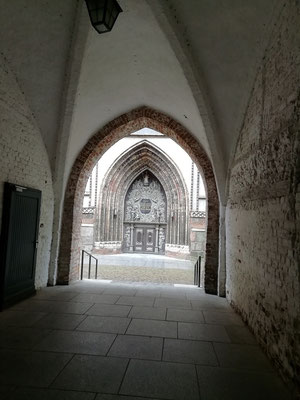 Am Rathausplatz in Stralsund