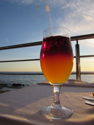 "Mischmasch".....Mixgetränk aus Kroatien. Rotwein und Orangensaft bilden ein erfrischendes und zündendes Getränk