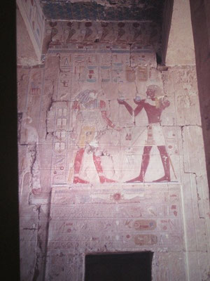 Wandmalereien in den Tempeln, zum Teil noch bestens erhalten.