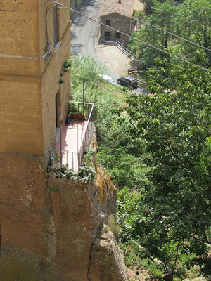 Kleiner Balkon mit traumhafter Aussicht auf die Toskana. 