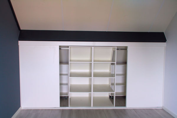 Indeling achterwand. Alles is gemaakt van 18 mm dik gemelamineerd spaanplaat U 1026 mp.