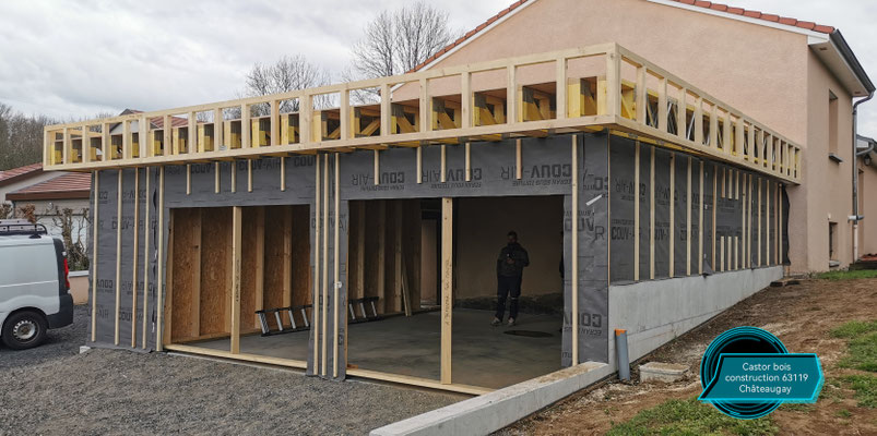 Garage sur mesure en cours de montage (auto construction Orcines 63)