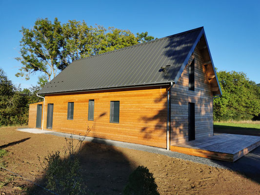Maison ossature bois sur mesure  habillage mélèze de Sibérie ( petit Chambois 63)