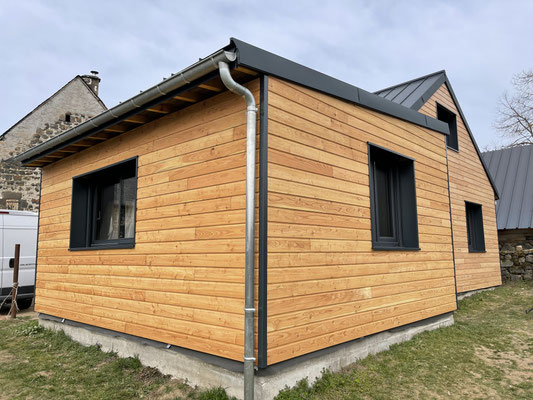 Maison ossature bois habillage en bardage mélèze de pays ( Ceyssat 63)