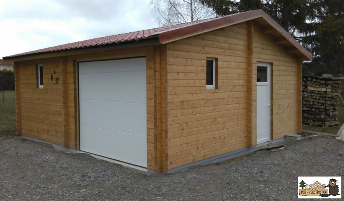 Garage traité brun sur mesure madriers 70 mm 