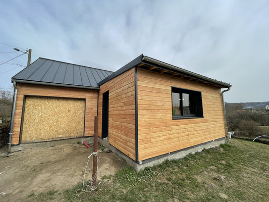 Maison ossature bois habillage en bardage mélèze de pays ( Ceyssat 63)