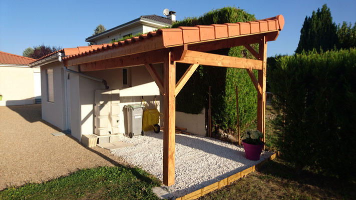Auvent en appui sur mur ; fabrication sur mesure (Pariou)