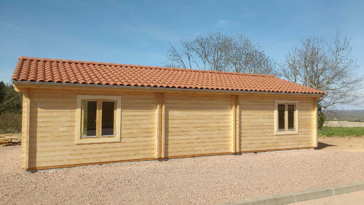 Atelier sur mesure madriers 70mm, menuiseries en double vitrage (4/18/4)